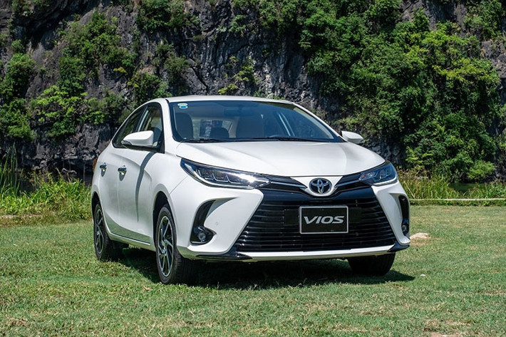 Trong tháng 10 vừa qua, Toyota Vios bán ra 2.197 xe giảm 196 xe so với tháng trước (2.393 xe). Tuy nhiên, với kết quả này, Toyota Vios tăng 2 bậc lên vị trí thứ 2 trong bảng xếp hạng. Hiện Toyota Vios là mẫu xe bán chạy nhất thị trường sau 10 tháng năm 2022 với 18.780 xe được bán ra và tạm thời giữ ngôi vương bán chạy nhất phân khúc Sedan hạng B.