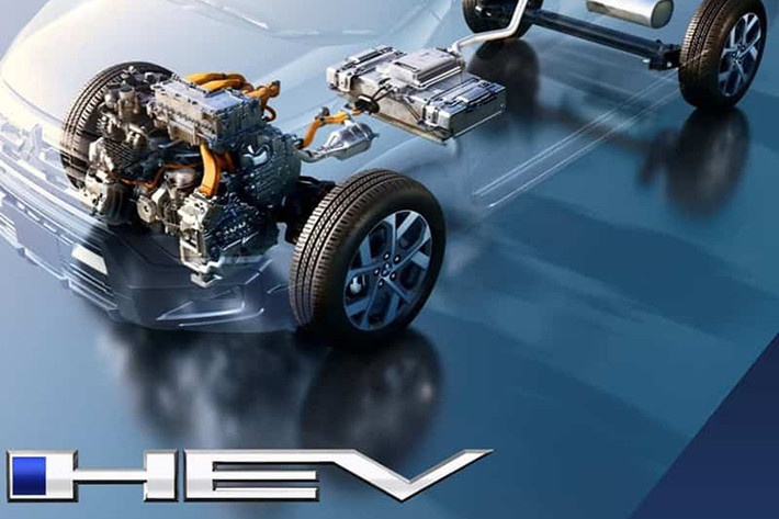 Về an toàn, Xforce HEV được trang bị gói Mitsubishi Motors Safety Sensing (MMSS), bao gồm các tính năng như cảnh báo va chạm, hỗ trợ phanh khẩn cấp, điều khiển hành trình thích ứng, cảnh báo điểm mù và cảnh báo phương tiện cắt ngang khi lùi. Hệ thống Active Yaw Control (AYC) giúp kiểm soát lực phanh khi vào cua, tăng cường độ ổn định cho xe.