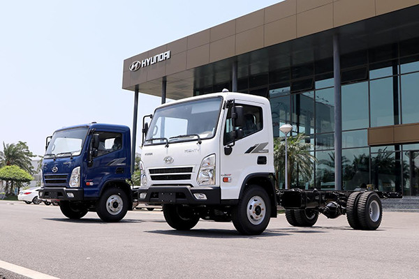 Với lần ra mắt này, đơn vị phân phối HTCV (Hyundai Thành Công Thương Mại) giới thiệu 3 phiên bản: Hyundai Mighty EX8 GT S1 với tổng tải 9.9 tấn, chiều dài cơ sở 3,850 mm; Mighty EX8 GT S2 với tổng tải 11 tấn, chiều dài cơ sở 3,850 mm; Mighty EX8 GTL với ổng tải 11 tấn, chiều dài cơ sở 4,200 mm. Thiết kế của Mighty EX8 GT được thừa hưởng những nét đột phá từ Mighty EX series.