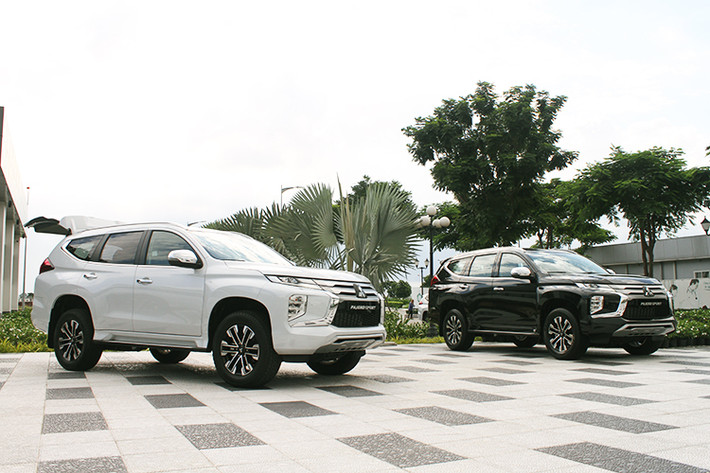 Với thông điệp “Ride New Life – Trải nghiệm phong cách sống mới” – Mitsubishi Pajero Sport thế hệ mới được sinh ra để đáp ứng sự kì vọng của khách hàng về một mẫu xe SUV vận hành linh hoạt ở nhiều loại địa hình khác nhau nhưng vẫn mang đến sự thoải mái, tiện nghi và khả năng bảo vệ tối ưu với hàng loạt công nghệ an toàn tiên tiến, thông minh nổi bật trong phân khúc.
