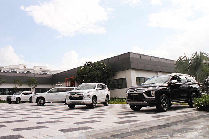 Kế thừa thế mạnh truyền thống về khả năng vận hành đỉnh cao, nhằm tiếp tục đồng hành cùng khách hàng trên hành trình chinh phục, trải nghiệm những chặng đường mới, Mitsubishi Pajero Sport 2020 mới ra mắt tại thị trường Việt Nam được nâng tầm với 22 thay đổi đáng giá từ thiết kế cho đến tiện nghi tiên tiến, đi cùng với đó là hệ thống an toàn Mitsubishi e-Assist thông minh vượt trội.