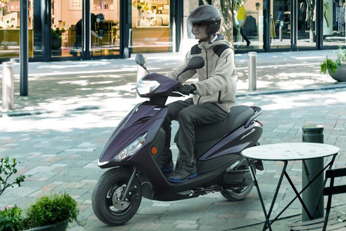 Với hệ thống phun xăng điện tử,Yamaha Axis Z 2025 được xem là mẫu xe tay ga rất tiết kiệm nhiên liệu với mức tiêu thụ chỉ 1,7 lít xăng/100km.
