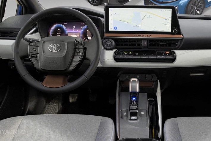 Phía sau xe Corolla 2026 có thiết kế khá tương đồng với mẫu Crown, đặc biệt là ở cụm đèn LED thanh mảnh, nối liền với nhau, trải dài toàn bộ đuôi xe. Để tăng tính khí động học, khả năng phần tay nắm cửa trên xe sẽ là kiểu thiết kế dạng ẩn, khác với hình ảnh phác thảo.