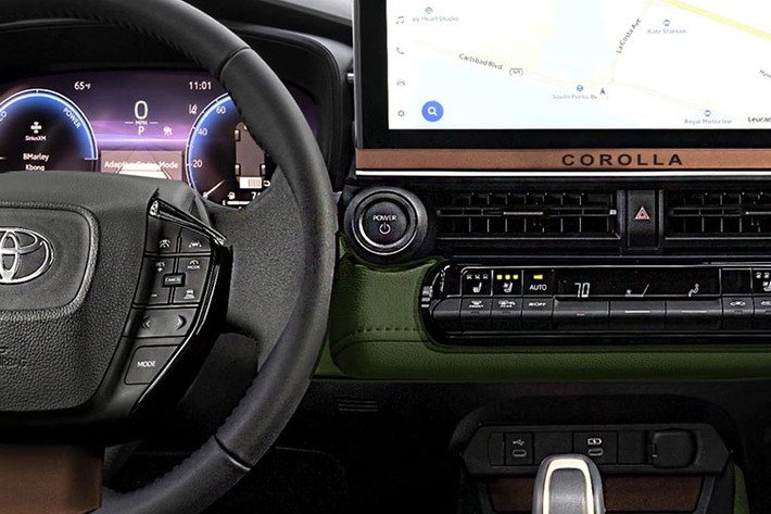 Về nội thất, khoang cabin của Toyota Corolla 2026 dự kiến sẽ được nâng cấp khá nhiều. Xe sẽ có màn hình giải trí lớn hơn, cùng với đó là hàng loạt tính năng hỗ trợ lái như ADAS.