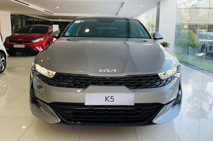 Vị trí tiếp theo thuộc về Kia K5 với doanh số 41 xe được bán ra, tăng 20 xe so với tháng 6/2024 (20 xe). Đáng tiếc, doanh số này vẫn chưa thể giúp K5 rời khỏi Top 10 ôtô bán chậm nhất thị trường Việt Nam.