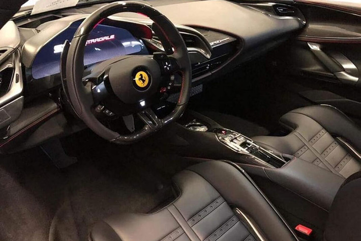 Hiện chưa rõ doanh nhân Đức Huy chi ra bao nhiêu tiền để sở hữu siêu xe Ferrari SF90 Stradale, chỉ biết rằng, mức giá xe Ferrari SF90 Stradale chính hãng tại Việt Nam là 34,5 tỷ đồng, mức giá bán này được cho khá tốt.