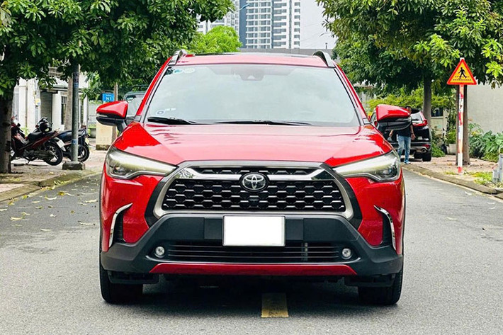 Như vậy, sau 2 năm lăn bánh, chiếc Corolla Cross đã mất giá một khoản đáng kể nhưng cũng không quá nhiều. Tuy nhiên, đây lại cơ hội tuyệt vời cho những ai đang tìm kiếm một chiếc SUV chất lượng với ODO thấp và mức giá phải chăng.