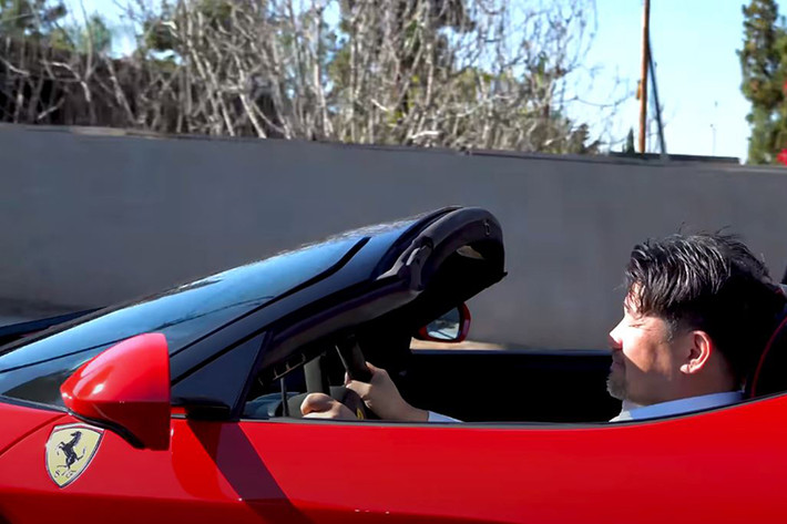 Chiếc xe Ferrari LaFerrari Aperta của David Lee không phải hàng mới tinh, rời khỏi nhà máy của Ferrari để về garage đại gia này mà được anh mua lại qua 1 công ty bán siêu xe rất quen thuộc với mình. Số tiền để vị đại gia này sở hữu siêu xe mà mình mơ ước trong nửa thập kỷ qua không được tiết lộ nhưng hiện tại, giá xe Ferrari LaFerrari Aperta sẽ không dưới 3,9 triệu USD.