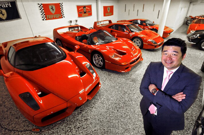 Một ngày đẹp trời trong năm 2017, bài báo với tiêu đề "Anh ta sở hữu hàng tá chiếc Ferrari và rất nhiều tiền: Tại sao anh ta không thể mua một chiếc siêu xe Ferrari LaFerrari Aperta trị giá 2,2 triệu USD?" đã khiến mối quan hệ đang tốt đẹp của đại gia David Lee cùng với thương hiệu siêu xe Ferrari đi vào ngõ cụt.