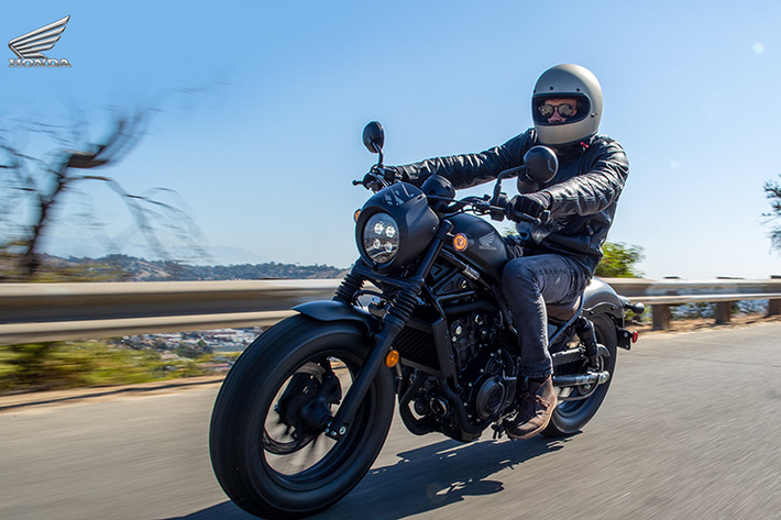 Theo thông tin do Honda Việt Nam công bố, giá xe Honda Rebel 500 chính hãng phiên bản mới được để xuất ở mức 180 triệu đồng, xe được nhập khẩu nguyên chiếc từ Thái Lan bao gồm 2 phiên bản màu là Đen và Đen Xám.