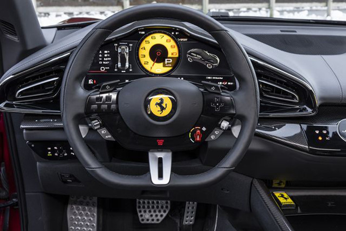 Siêu SUV Ferrari Purosangue là mẫu xe mới nhất của thương hiệu Italia và cũng là mẫu SUV đầu tiên của Ferrari. Được trang bị động cơ V12 hút khí tự nhiên, Purosangue có công suất 725 mã lực và mô-men xoắn 716 Nm, có khả năng đạt tốc độ 100 km/h chỉ trong 3,3 giây và tốc độ tối đa lên tới 310 km/h.