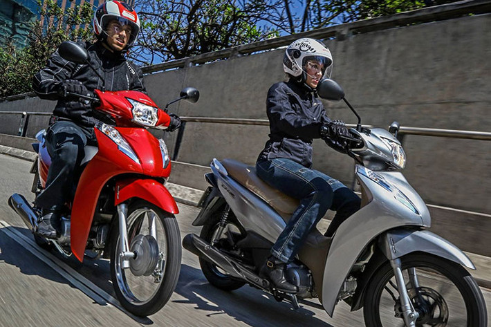 Hiện tại, giá xe Honda Biz 2021 đang được bán ra tại thị trường Brazil từ khoảng 1.900 USD (tương đương 44,18 triệu đồng) cho bản 110i và trong khi bản 125i có giá khoảng 2.300 USD (53,48 triệu đồng). Honda chưa phân phối Biz tại thị trường châu Á.