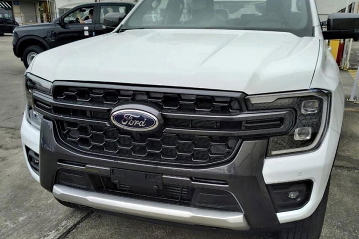 Ngoài ra, bản phiên bản Ford Ranger Wildtrak 2022 cao cấp nhất tại Việt Nam cũng sẽ được trang bị phanh đĩa trước/sau, các bản thường sẽ sử dụng phanh đĩa trước cùng phanh tang trống sau.