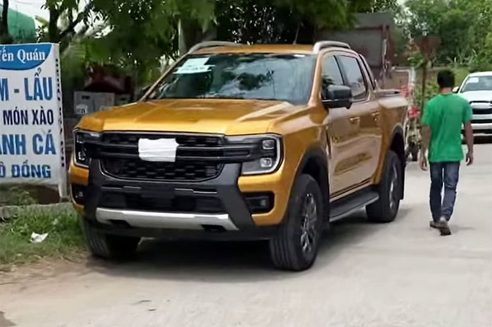 Hiện tại, Ford Ranger vẫn đang là sản phẩm bán chạy nhất phân khúc xe bán tải. Dù cho thông tin về việc thế hệ mới sắp ra mắt đã được truyền tải rộng rãi. Trong tháng 6/2022 vừa qua, Ford Ranger tại Việt Nam ghi nhận doanh số đạt 1.410 xe, bán chạy thứ 2 toàn thị trường chỉ sau Toyota Corolla Cross.