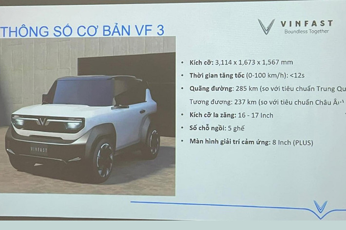 Mặc dù có kích thước nhỏ, VinFast VF3 vẫn sở hữu không gian nội thất 5 chỗ ngồi. Khoang cabin của VF3 gây ấn tượng với đồng hồ điện tử, vô-lăng vát đáy hiện đại tích hợp nút cảm ứng. Xe không có màn hình giải trí và bệ tỳ tay trung tâm. Nhiều khả năng phiên bản sản xuất của VF3 sẽ được trang bị phanh tay điện tử và cần số dạng nút bấm.