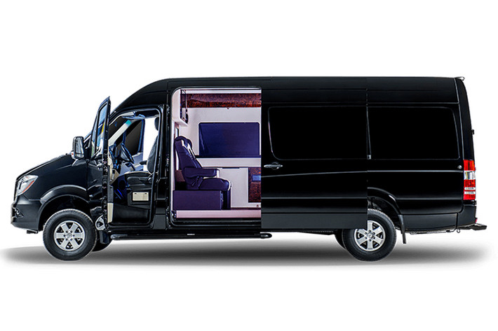 Chế tạo dựa trên mẫu xe van Mercedes-Benz Sprinter 2020, xe gốc đã được biến đổi để tiện xử lý công việc khi di chuyển trên đường, cung cấp 4 ghế ngồi êm ái trong khoang hành khách chính.