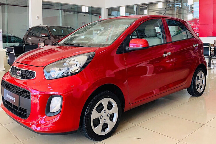 Những ngày gần đây, hàng loạt đại lý đang chào bán xe KIA Morning MT với mức giá cực sốc. Mua xe KIA Morning MT cỡ nhỏ tại thời điểm này, khách hàng chỉ cần chi số tiền 275 - 279 triệu đồng.