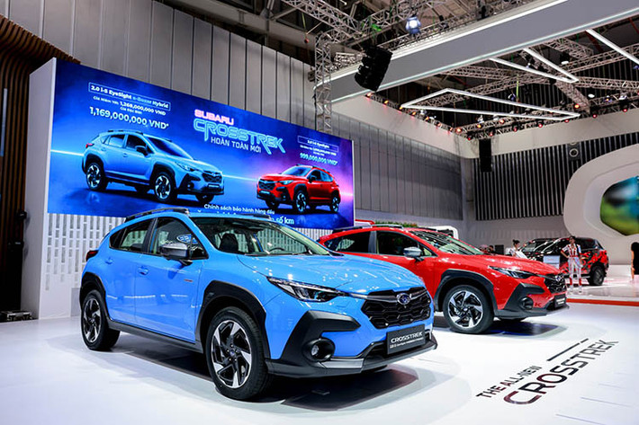 Subaru Crosstrek 2025 mới là mẫu xe Crossover được biết đến tại Việt Nam từ trước với tên gọi Subaru XV, trong lần ra mắt phiên bản hoàn toàn mới này thương hiệu đã sử dụng 1 cái tên duy nhất là Crosstrek cho các thị trường.