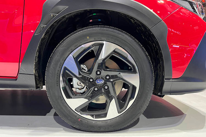 Là một mẫu Crossover 5 chỗ ngồi đa dụng, kích thước có phần khiêm tốn hơn so với đàn anh Subaru Forester đang bán tại Việt Nam nhưng Crosstrek vẫn thể hiện được sự thực dụng của người Nhật, không gian nội thất đủ đem đến sự thoải mái cho người ngồi bên trong.