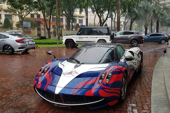 Trước 1/7/2016, giá xe Pagani Huayra khi về đến Việt Nam lên đến gần 80 tỷ đồng thế nhưng đến thời điểm hiện tại, chưa rõ giá của chiếc siêu xe này sẽ tăng lên bao nhiêu khi được đại gia Minh Nhựa đưa về Việt Nam. Tuy nhiên, nếu tính ra mức giá mà đại gia siêu xe này bán ra tại thị trường Việt Nam thì nó vẫn "khá hời" cho chủ sở hữu.