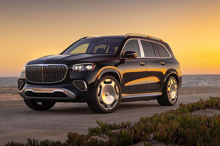 Mercedes-Maybach GLS 2025 Mẫu xe SUV Mercedes-Maybach GLS 2025 cũng đã xuất hiện tại trung tâm kiểm tra khí thải. Bản facelift mới có lưới tản nhiệt chỉnh sửa, hốc gió nhỏ gọn hơn, đèn LED tinh chỉnh. Nội thất Maybach GLS 600 dự đoán sẽ cao cấp hơn trước với vô-lăng và vật liệu hoàn thiện mới.