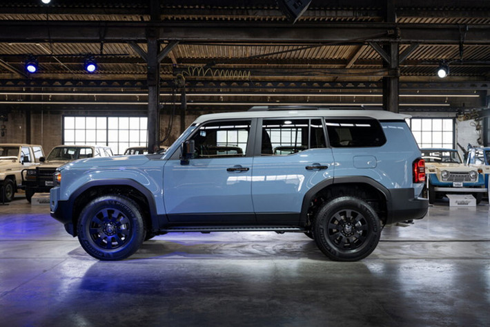 Cũng theo nguồn tin từ đại lý, mẫu xe SUV Toyota Land Cruiser Prado 2024 sẽ có một số thay đổi về trang bị so với phiên bản cũ. Trong đó, đáng chú ý nhất là động cơ. Cụ thể, Toyota Land Cruiser Prado 2024 tại Việt Nam dự kiến sẽ dùng động cơ xăng 4 xi-lanh, tăng áp, dung tích 2.4L mới. Kết hợp cùng hộp số tự động 8 cấp mới.