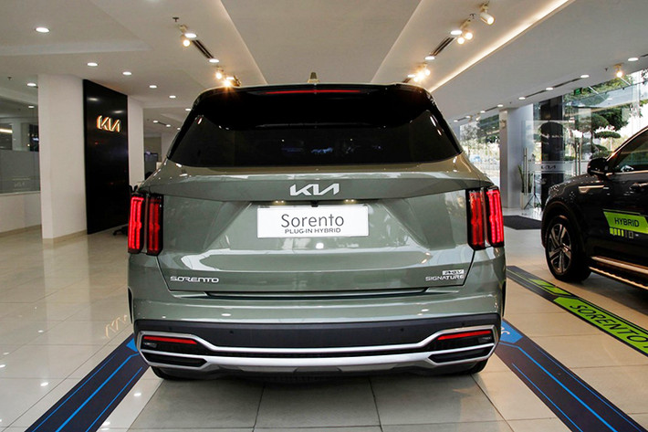 Cũng cần phải nói thêm rằng trong tháng 4/2024 này, Hyundai SantaFe Hybrid đang được khuyến mại 100 triệu đồng. Do đó, giá của Hyundai Santa Fe Hybrid trong tháng 4/2024 chỉ còn từ 1,269 tỷ đồng.