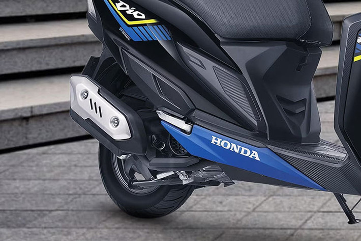 Về kết cấu, xe sử dụng khung Underbone kết hợp hệ thống treo trước dạng ống lồng (Telescopic) và giảm xóc đơn phía sau có thể điều chỉnh 3 cấp độ. Bộ mâm hợp kim có kích thước 12 inch phía trước và 10 inch phía sau. Hệ thống phanh trước là phanh đĩa đường kính 295 mm, trong khi phía sau sử dụng phanh tang trống truyền thống.