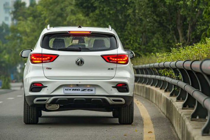 Các phiên bản của MG ZS đều được trang bị khối động cơ xăng 1.5L, cho công suất 112 mã lực và 150 Nm mô men xoắn, đi kèm hộp số tự động vô cấp CVT có chế độ lái thể thao (giả lập 8 cấp).