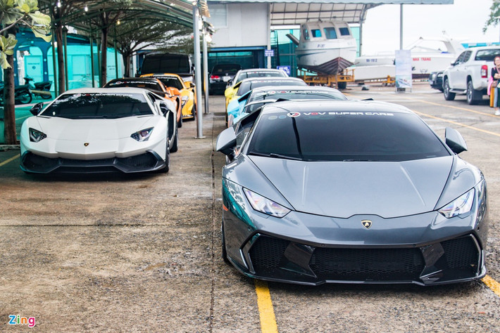 Lamborghini là thương hiệu chiếm số lượng đông đảo nhất với 5 xe: một Gallardo, 3 Huracan và một Aventador.