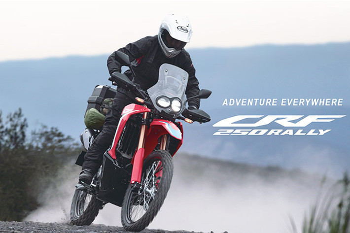 Mang phong cách chiếc xe chạy đa địa hình tiêu biểu loại motocross mà giới chơi xe hiện nay đang ưa chuộng, Honda CRF250 Rally 2025 dự đoán cũng sẽ sớm được đưa về Việt Nam thông qua nhà phân phối chính hãng.
