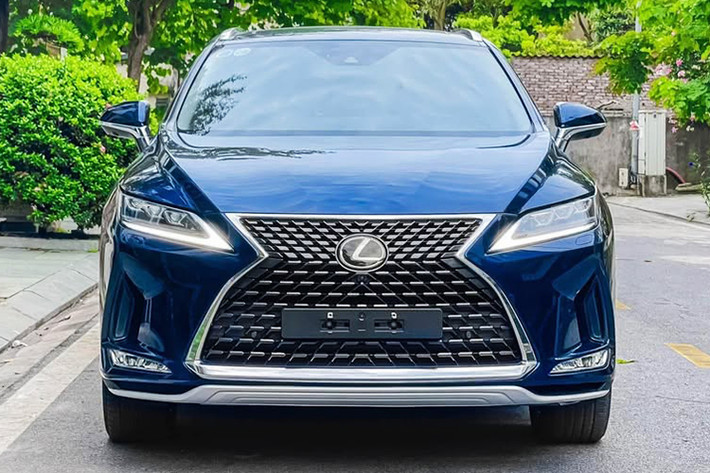 Dù Lexus RX 350 2022 đã qua sử dụng và giá trị xe giảm đáng kể, tuy nhiên đây vẫn là một lựa chọn hấp dẫn đối với những khách hàng đang tìm kiếm một mẫu xe crossover hạng sang thương hiệu Nhật Bản với mức giá hợp lý và có độ bền cao.