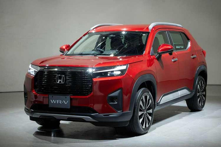 Xe bắt đầu mở bán tại Nhật Bản từ đầu năm 2024, mức giá xe Honda WR-V 2024 mới dao động từ 13.240 - 16.550 USD (tương đương 320 – 402 triệu đồng). Dự đoán mẫu xe này sẽ về Việt Nam, nhưng là phiên bản dành cho Đông Nam Á.