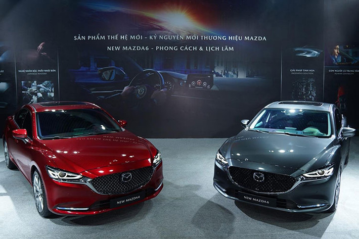 Cuối cùng, top xe “ế” gây bất ngờ có sự xuất hiện của Mazda6 với doanh số tháng 11 chỉ đạt 105 chiếc. Hiện tại Mazda6 2021 tại Việt Nam đang được bán với 3 phiên bản, giá từ 889 - 1,049 tỷ đồng. Các tháng qua, mẫu xe nay vẫn thường xuyên nhận ưu đãi giảm giá sâu 35-50 triệu đồng.