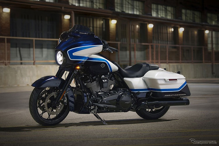Mới đây, hãng xe cơ bắp Mỹ Harley-Davidson vừa chính thức cho ra mắt phiên bản giới hạn đặc biệt của dòng xe Touring khủng Street Glide Special. Theo đó, phiên bản Harley-Davidson Street Glide Special 2021 mới với màu sơn có một không hai này sẽ chỉ được sản xuất 500 chiếc trên toàn thế giới.