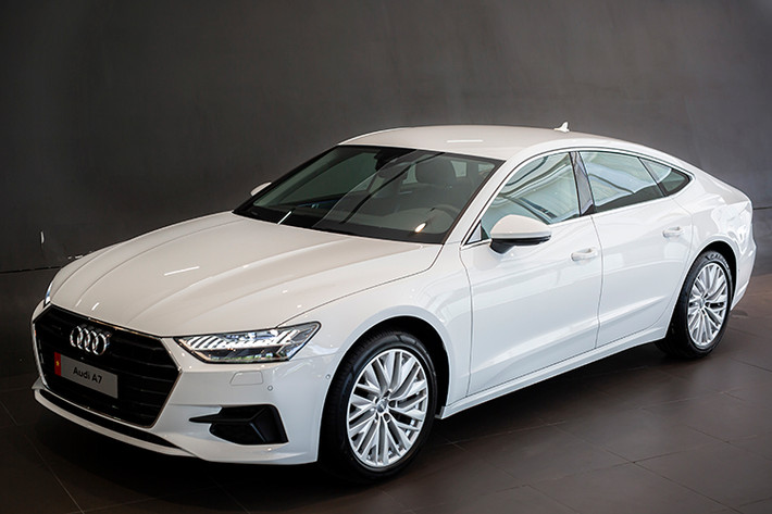 Mẫu coupé 4 cửa được sản xuất tại Đức và hoàn thiện trên dây chuyền lắp ráp tại nhà máy Audi ở Neckarsulm. Như tất cả các mẫu xe Audi tại Việt Nam, Audi A7 Sportback 3.0 TFSI quattro được bảo hành 3 năm không giới hạn km. Hiện giá xe Audi A7 Sportback 2020 tại Việt Nam vẫn chưa được công bố chính thức.