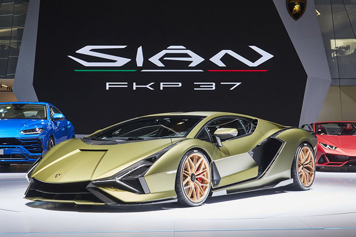 Sian đại diện cho cây cầu nối tới tương lai của Lamborghini. Dù nó được chế tạo dựa trên Aventador SVJ, nhưng nó là chiếc xe thương mại đầu tiên của công ty có trang bị hệ thống điện bổ sung. Bên cạnh động cơ V12 dung tích 6.5 lít, Sian có sử dụng một hệ thống mild hybrid 48 volt. Tổng công suất là 819 mã lực, khiến Sian trở thành mẫu Lamborghini mạnh nhất từ trước tới nay. Thương hiệu siêu xe Ý sẽ chỉ sản xuất 63 chiếc, và giá mỗi chiếc là 3,6 triệu USD.