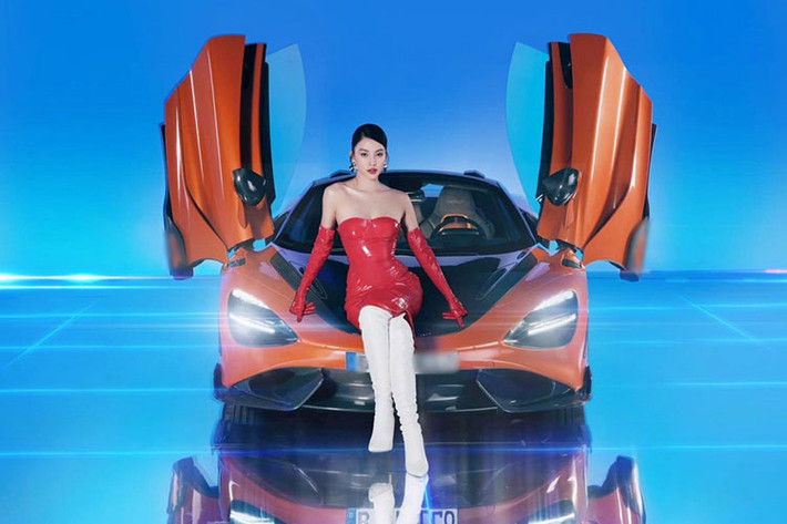 Theo thông tin tìm hiểu, chủ nhân của chiếc siêu xe mui trần McLaren 765LT Spider đọ dáng Tiểu Vy là tay chơi siêu xe Quốc Cường, anh đã mời Hoa hậu Việt Nam 2018 Trần Tiểu Vy đến tham dự sự kiện của mình và không có gì thu hút truyền thông hơn bằng việc sử dụng chính chiếc xe mình mới mua để làm nền cho Trần Tiểu Vy chụp ảnh.