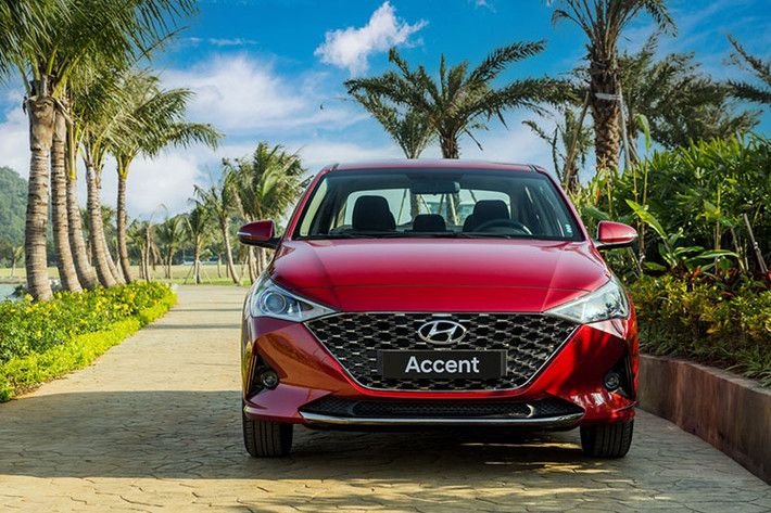 Trong tháng 6/2023, Hyundai Accent đạt doanh số 1.539 xe, tăng 67% so với tháng 5/2023 và xếp thứ 2 trong Top 10 xe bán chạy nhất tháng. Tính từ đầu năm, Hyundai Accent đã bán ra tổng cộng 7.452 xe, giữ vị trí dẫn đầu trong phân khúc sedan cỡ B. Accent hiện được phân phối bởi Liên doanh Hyundai Thành Công với 4 phiên bản, sử dụng động cơ 1.4L kết hợp với hộp số sàn 6 cấp hoặc hộp số tự động 6 cấp.