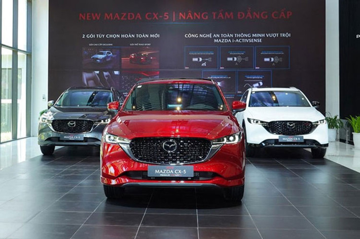 Kết thúc tháng 6/2023, mẫu xe bán chạy nhất của Mazda tại Việt Nam đã đạt doanh số 1.246 xe, tăng 36 so với tháng 5/2023. Tính từ đầu năm, Mazda CX-5 đã bán được tổng cộng 5.423 xe. Phiên bản mới Mazda CX-5 2023 đã chính thức được giới thiệu tới người tiêu dùng Việt Nam với 3 phiên bản, cùng mức giá từ 749 – 829 triệu đồng (tăng từ 10 – 30 triệu đồng so với phiên bản cũ).