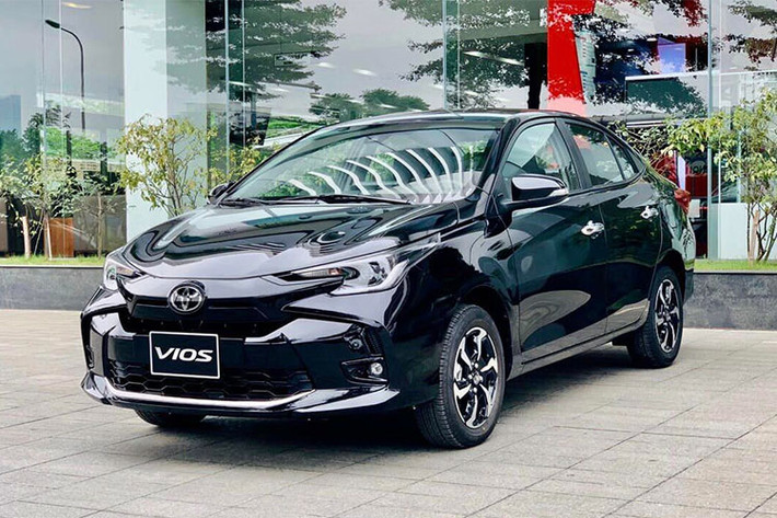 Sau nhiều tháng bị các đối thủ vượt mặt Toyota Vios bất ngờ trở lại vị trí ngôi đầu bảng, trong khi đó Corolla Cross rời khỏi vị ví trí Top xe bán chạy nhất tháng. Cụ thể, tháng 6 vừa qua, Toyots Vios bán ra được 1.949 xe, tăng 1.363 xe so với tháng 5/2023. Cộng dồn doanh số 6 tháng đầu năm 2023, đã có 5.425 xe Vios được bán ra thị trường.