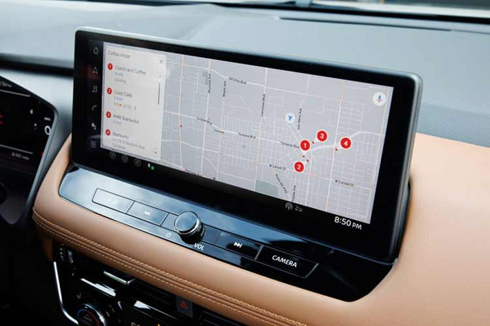 Đây là mẫu xe Nissan đầu tiên có hệ thống thông tin giải trí này. Nhờ đó, toàn bộ những thông tin từ tài khoản Google cá nhân của chủ xe như địa chỉ nhà, danh sách liên lạc đều được hiển thị trên màn hình thông tin giải trí mà không cần kết nối với điện thoại thông minh.