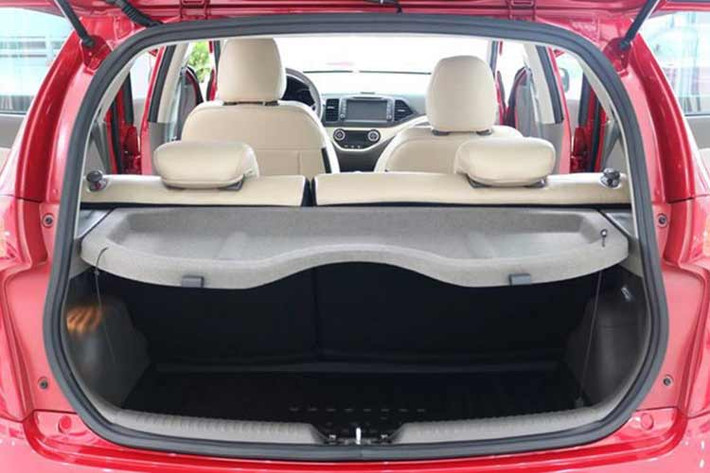 Kia Morning thế hệ cũ tại Việt Nam vẫn dùng động cơ 4 xy-lanh, Kappa 1.25L, cho công suất 86 mã lực tại 6.000 vòng/phút và mô-men xoắn 120 Nm tại 4.000 vòng/phút.