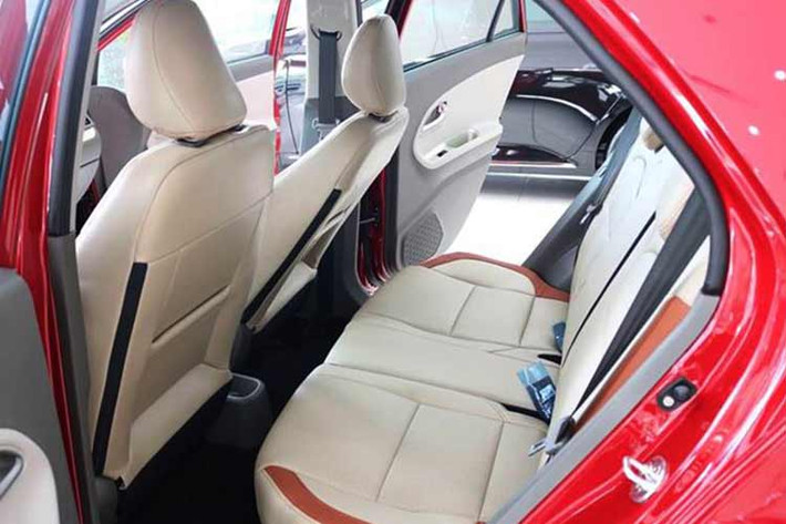 Trang bị an toàn nổi bật trên mẫu xe cỡ nhỏ, có giá rẻ nhất của hãng tại Việt Nam bao gồm kiểm soát ổn định thân xe, ổn định đường thẳng và torque vectoring (điều chỉnh vô lăng theo mô-men), phanh ABS khẩn cấp tự động, cảnh báo va chạm phía trước và kiểm soát áp suất lốp.