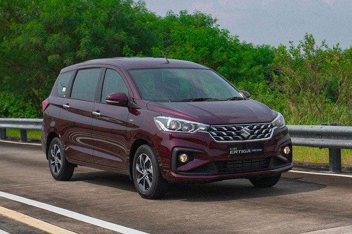 Sau thời gian ngắn ra mắt thị trường Indonesia, Suzuki Ertiga Hybrid 2022 mới đã chính thức được chào hàng tại Việt Nam. Thông tin từ giới tư vấn bán hàng cho biết, xe sẽ ra mắt ngay trong quý 3, cụ thể là tháng 9 và sẽ bàn giao vào tháng 10/2022 sau đó.
