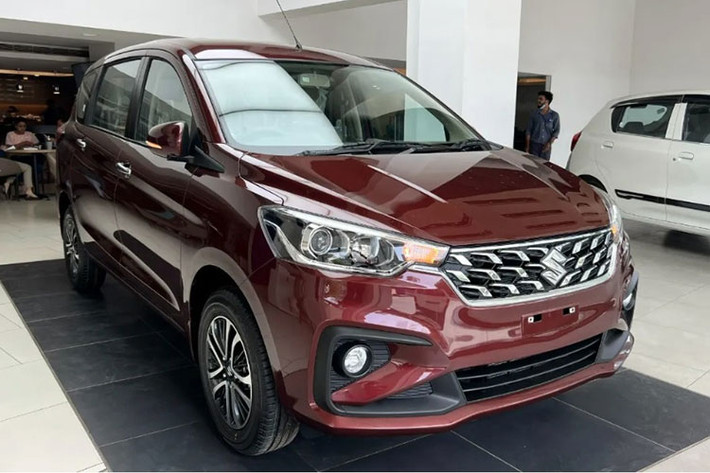 Mẫu xe MPV Suzuki Ertiga hybrid thuộc mô hình nâng cấp của phiên bản đang mở bán hiện tại ở thị trường Việt Nam. Dự đoán, xe sẽ tiếp tục nhập khẩu Indonesia với giá bán dự kiến từ 520 triệu đồng.