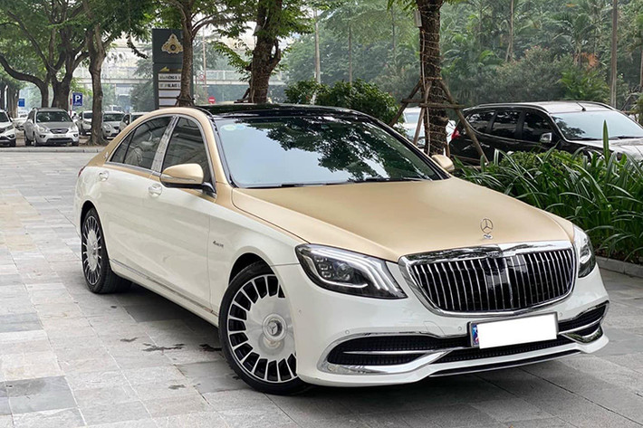 Xe sang Mercedes-Benz S400 được đánh giá là phiên bản bán chạy nhất trong dòng S-Class thế hệ trước. Đã có rất nhiều doanh nhân quyết định sở hữu mẫu xe này do sự hợp lý về giá cả và nó cũng được trang bị không thua kém quá nhiều so với đàn anh cao cấp hơn là S500.