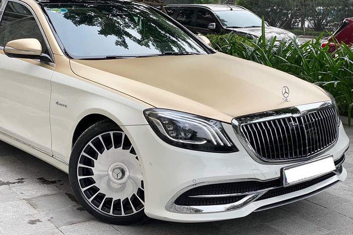 Giá xe Mercedes S400 2015 lắp rắp trong nước thời điểm ra mắt là 3,48 tỷ đồng, thấp hơn cả mẫu xe sang tầm trung Nhật Bản là Lexus GS350 có giá bán 3,6 tỉ đồng. Chiếc S400 đời 2015 độ Mercedes-Maybach S600 trong bài viết này đang được chào bán với giá khoảng hơn 2 tỷ đồng tại Hà Nội.