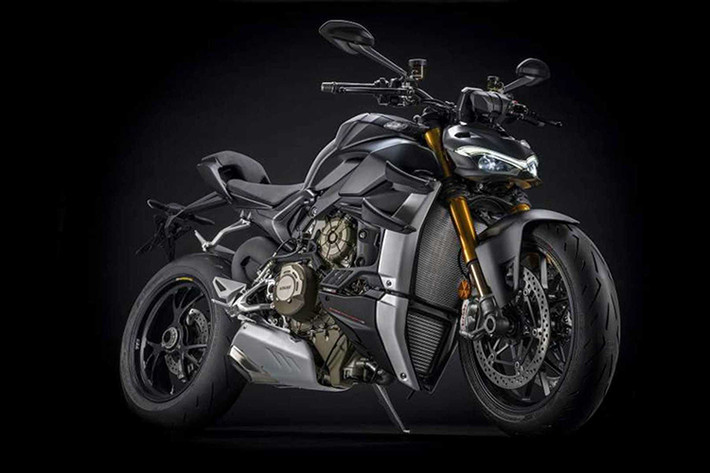 Nhắc đến thương hiệu môtô Ducati, chúng ta thường nghĩ ngay đến những mẫu môtô phân khối lớn có thiết kế tuyệt đẹp và bắt mắt với màu đỏ đặc trưng. Chính màu đỏ này đã mang đến ấn tượng mạnh mẽ, thể hiện sức mạnh và tốc độ vượt trội cho xe, tương tự như điều mà Ferrari đã làm với các mẫu xe của mình.