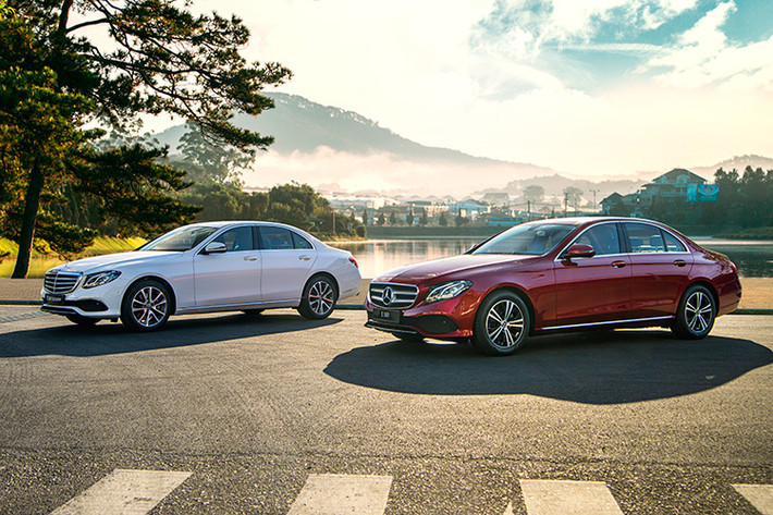 E200 Exclusive 2020 có giá bán 2,29 tỷ đồng và E300 AMG có giá 2,920 tỷ đồng. Giá bán này sẽ là thách thức lớn cho các đối thủ như Lexus ES 250 (2,540 tỷ đồng) và BMW 520i (2,099 tỷ đồng) trên thị trường.